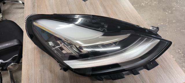 Фара основная правая 107737200L Tesla Model