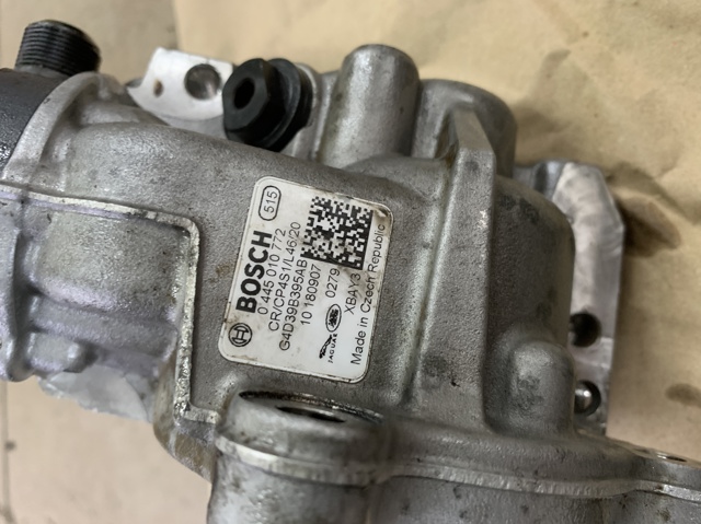 Насос топливный высокого давления G4D39B395AB LAND ROVER