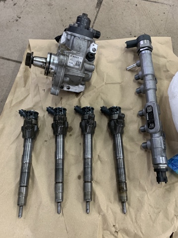 Форсунка дизельная в сборе G4D39K546AA LAND ROVER