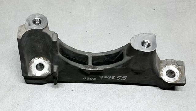 TOYOTA 12341F0010 Кронштейн подушки (опоры) двигателя правой в наличии Винница