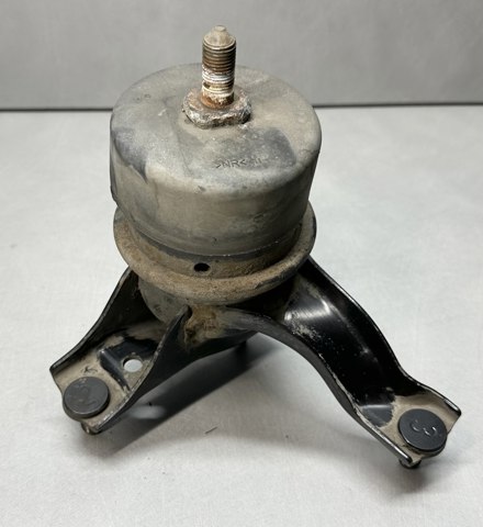 Подушка (опора) двигателя, правая передняя 123620V060 TOYOTA