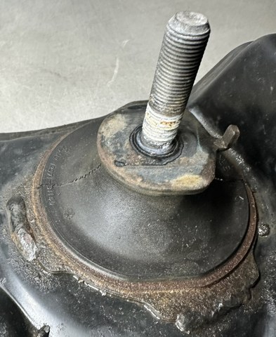 1238031040 TOYOTA Задняя опора двигателя купить в Запорожье