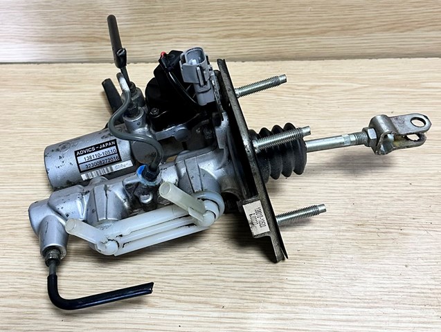 TOYOTA 13811010510 в наличии Харьков