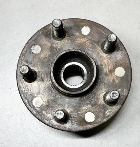 Ступица переднего колеса 4355050061 TOYOTA