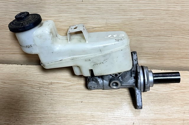 Цилиндр главный тормоза (гидротормозов) 4720106443 TOYOTA