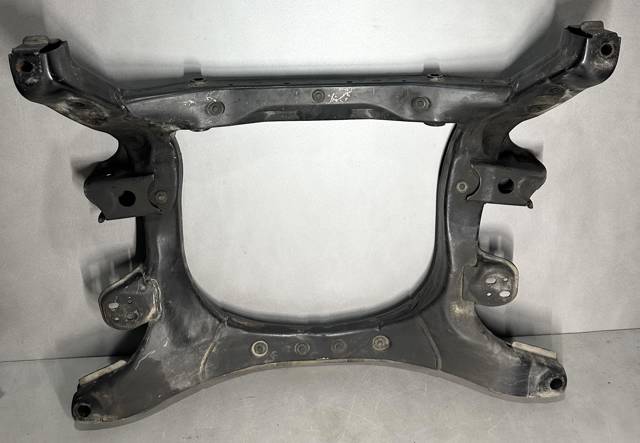 Поперечина передней подвески 5110030670 TOYOTA