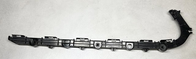 Левый кронштейн крепления бампера заднего 5215650040 TOYOTA