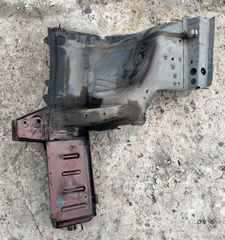 Правый передний лонжерон 5702748900 TOYOTA