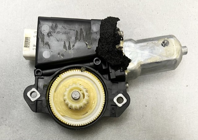 Мотор привода люка 6326050070 TOYOTA