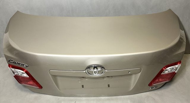 Крышка багажника 6440106280 TOYOTA
