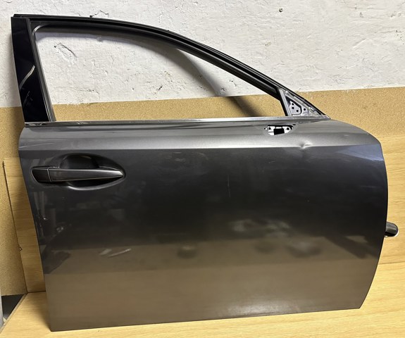 Пассажирская передняя дверь 6700153100 TOYOTA