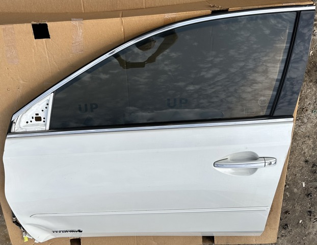 Стекло водительской двери 6810207030 TOYOTA