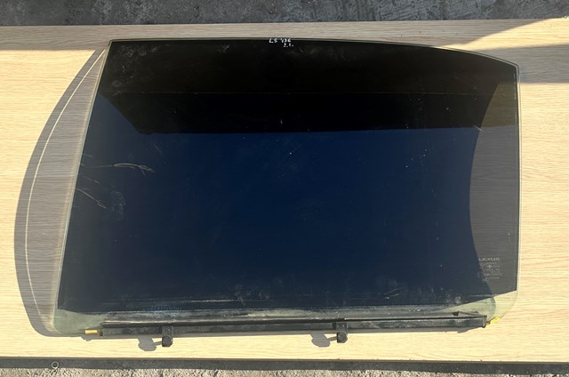 Стекло заднее левое 6810450210 TOYOTA