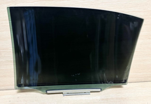 6811330830 TOYOTA Стекло двери задней правой купить в Полтава