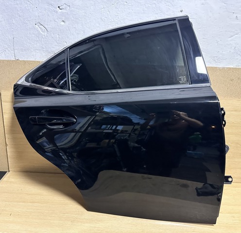 Задняя форточка правая 6812353110 TOYOTA