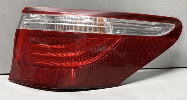 Фонарь задний правый, внешний 8155150160 TOYOTA