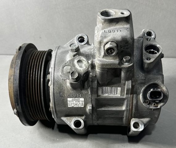 Компрессор кондиционера 8831050160 TOYOTA