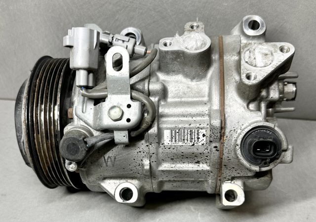 TOYOTA 8832048320 Компрессор кондиционера в наличии Ровно