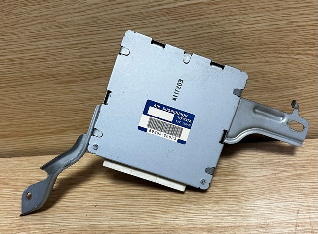 Блок управления пневмоподвеской 8929360033 TOYOTA