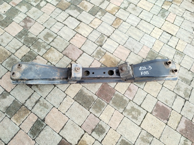 Балка крепления коробки передач 11330VK300 NISSAN