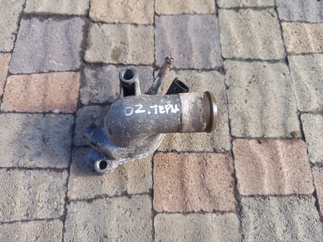 Корпус термостата в сборе 1338098 OPEL