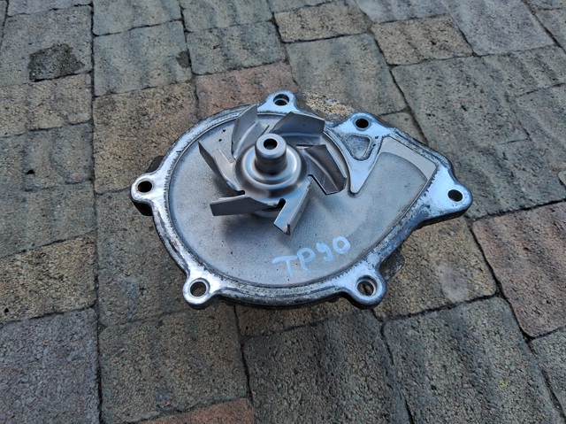 Помпа охлаждения 1610069355 TOYOTA