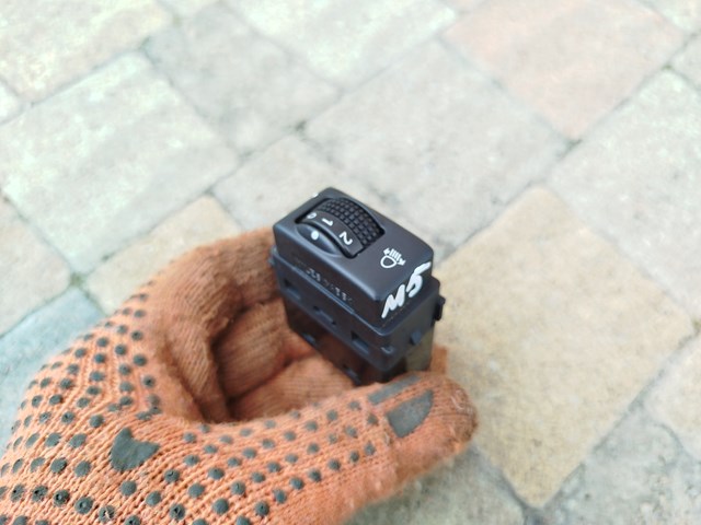 Кнопка корректора фар 25190AX010 NISSAN