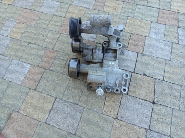 Натяжитель клинового ремня 252802G110 HYUNDAI