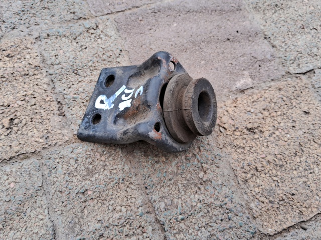 Подушка крепления радиатора 253331R000 HYUNDAI