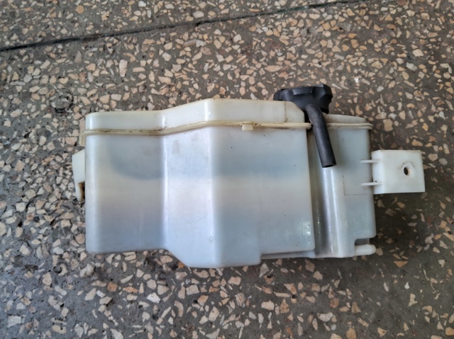 HYUNDAI 2543026100 Бачок системы охлаждения в наличии Кривой Рог