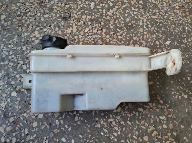 HYUNDAI 2543026100 Бачок системы охлаждения расширительный в наличии Ровно