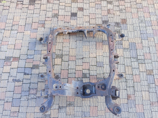 Поперечина передней подвески 302002 OPEL