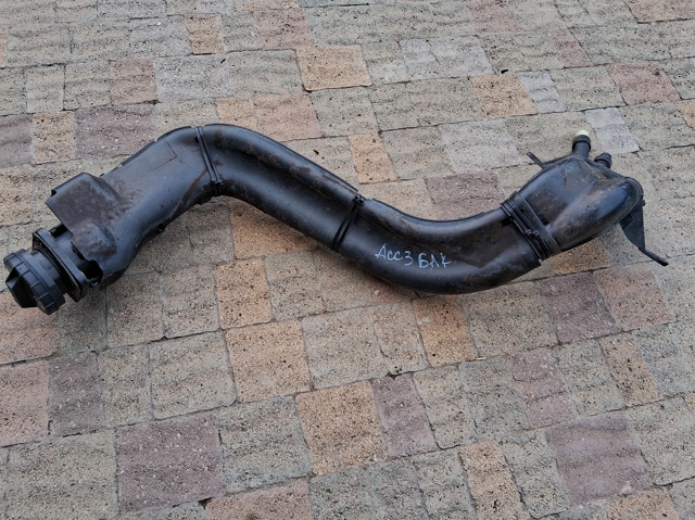 Шланг заливной горловины, топливного бака 310301R100 HYUNDAI