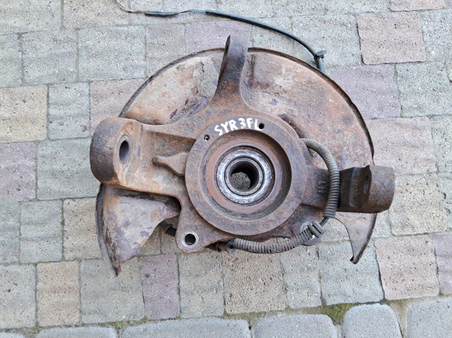Цапфа передняя левая 4121008030 SSANG YONG