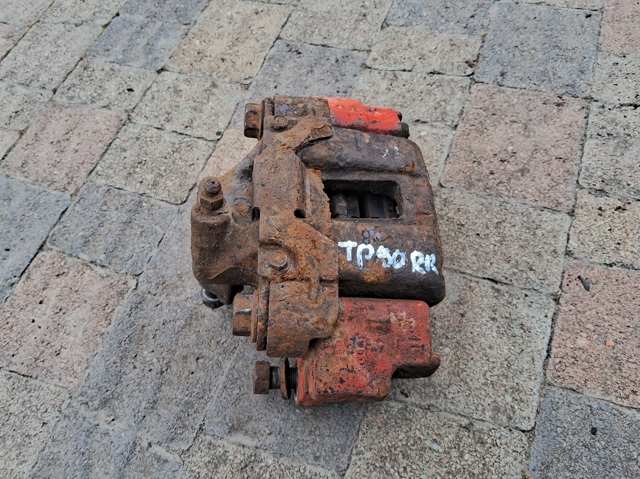 Задний правый суппорт 4773060110 TOYOTA
