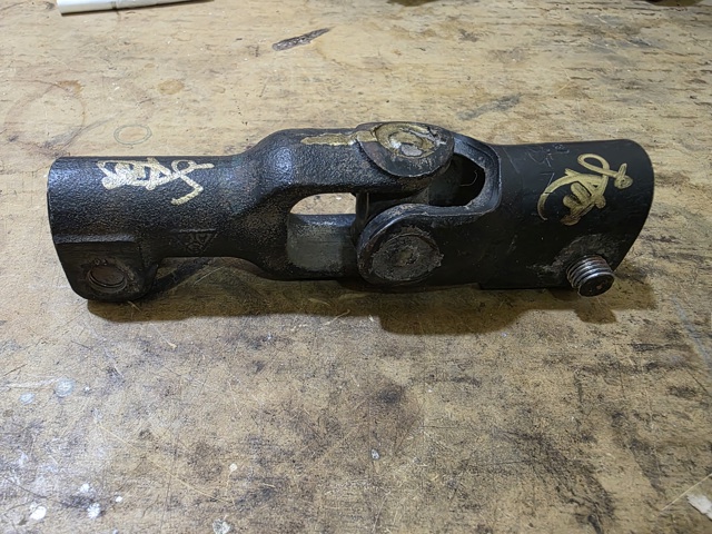 Карданчик вала рулевой колонки, нижний 480800F000 NISSAN