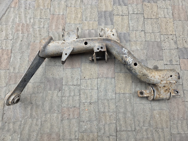 Балансир задний нижний, правый 52370SWAA01 HONDA