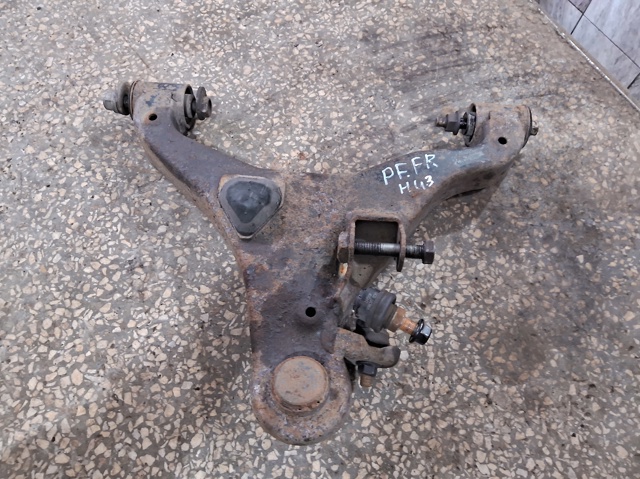 Нижний правый рычаг передней подвески 54500EB300 NISSAN