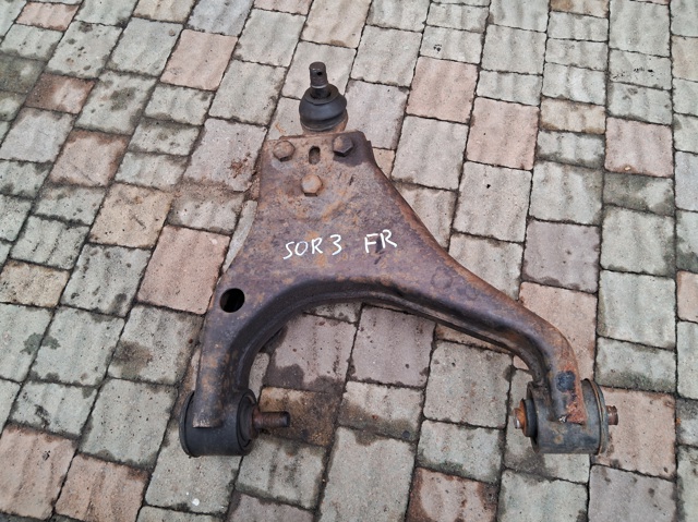 Нижний правый рычаг передней подвески 545203E003 HYUNDAI