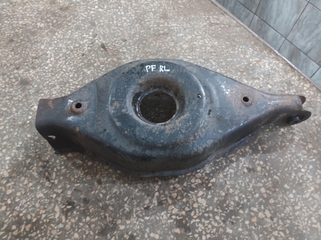 Балансир задний нижний 551B0EB300 NISSAN