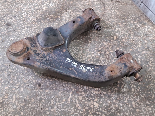 Рычаг задней подвески верхний, правый 55501EB300 NISSAN