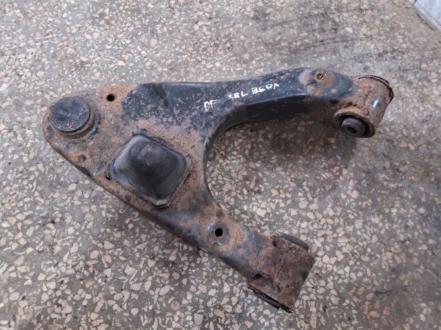 Балансир подвески задний левый 55502EB300 NISSAN