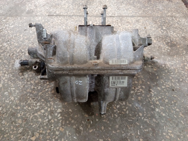 Впускной коллектор 5850048 OPEL