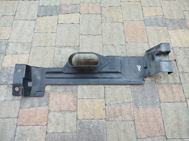 Воздуховод/дефлектор радиатора, правый 62810BC020 NISSAN