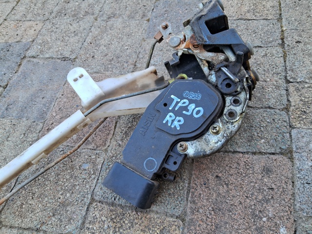 Замок задней двери, правой 6905060020 TOYOTA