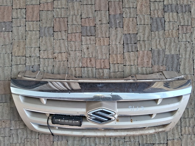 SUZUKI 7211152D00 Решетка радиатора в наличии Винница