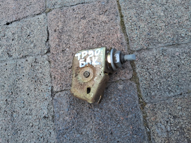 Замок открывания лючка бензобака 7703712050 TOYOTA