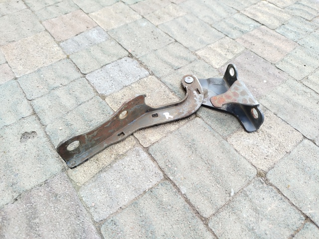 Шарнир капота правый 791202E000 HYUNDAI