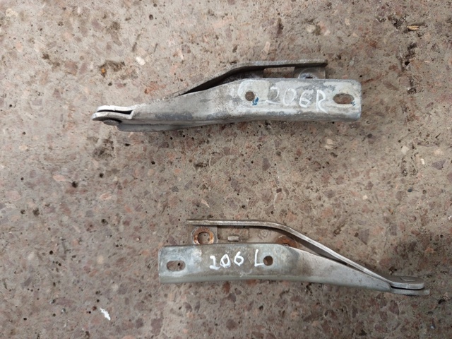 Правая петля капота  791332 PEUGEOT
