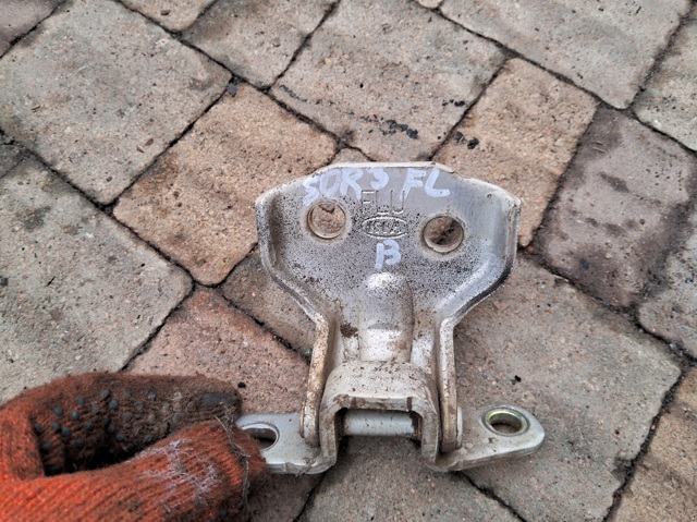 Петля водительской двери 793103E000 HYUNDAI